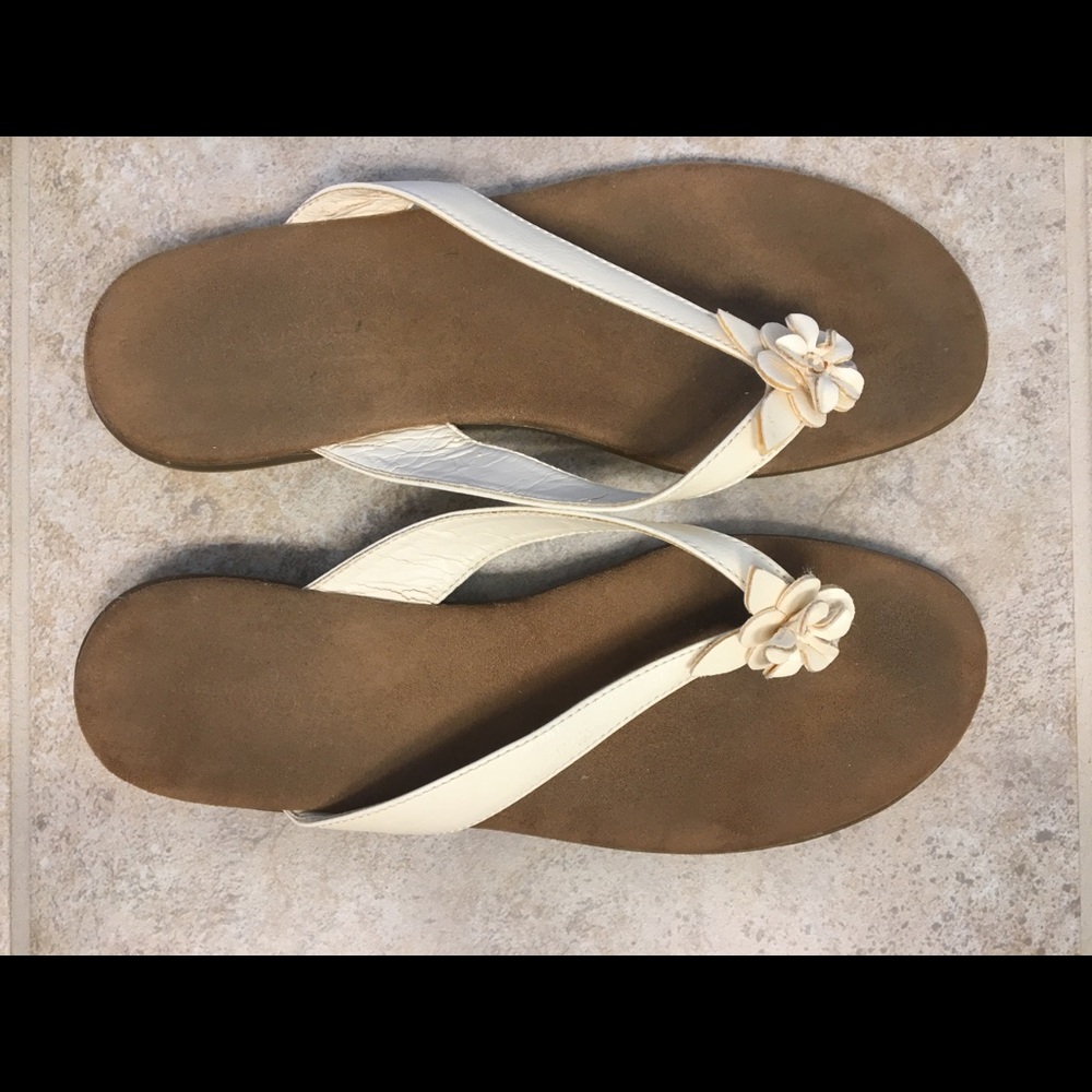 Floral White Leather Flip Flops